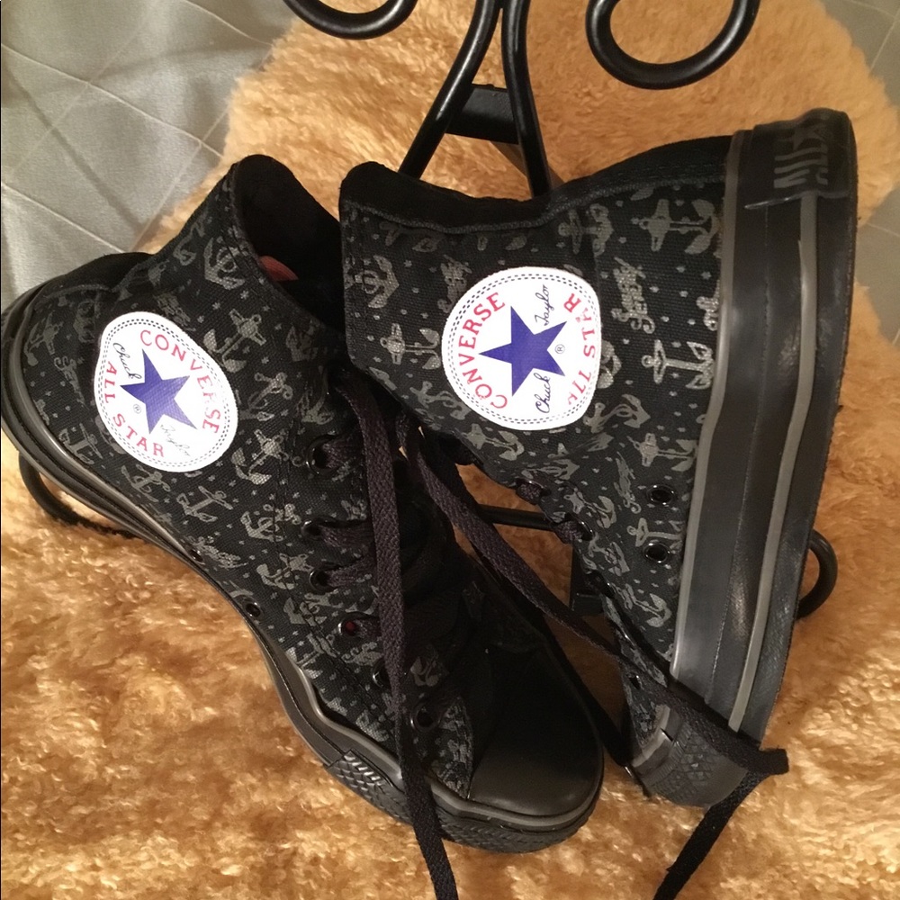 CONVERSE SHOES SIZE 5 EXCELLENT CONDITION. - Picture 4 of 10